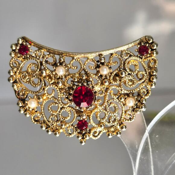J Jonet Vintage Brooch Women's Gold Tone Filigree Ruby and Pearl Accents Glam - Picture 1 of 9
